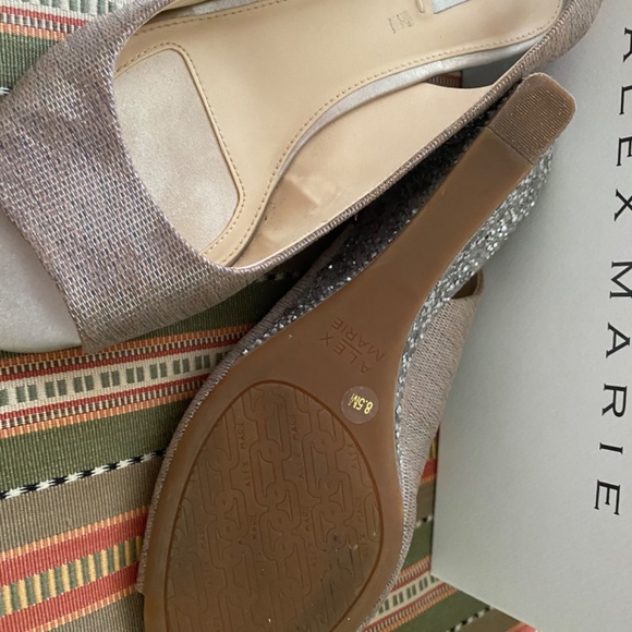 Alex Marie Gold Peep Toe Rhinestone Wedge Sandals Size 8.5 - Picture 2 of 4